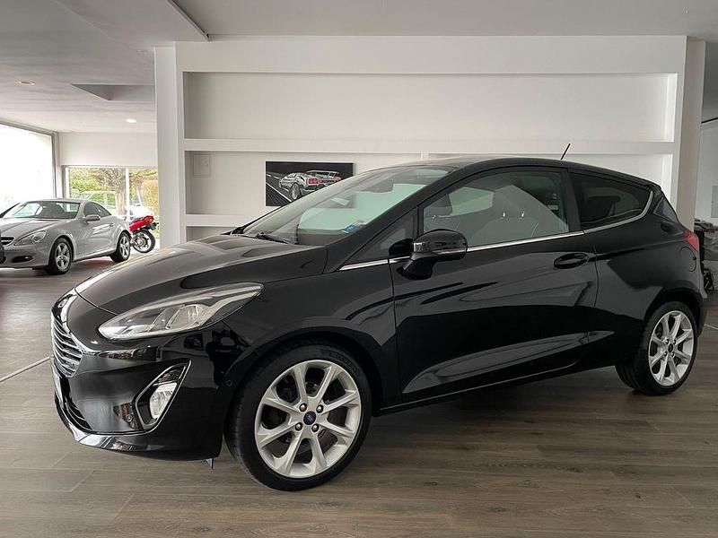 Gebraucht Ford Fiesta Titanium 125 PS (91 kW) 2017 Schwarz Kleinwagen