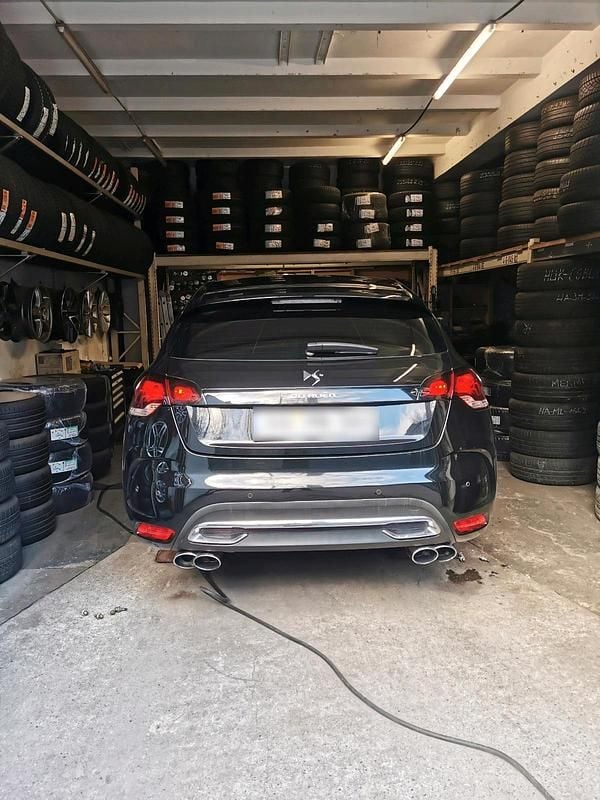 Gebraucht Citroën DS4 Sport Chic 200 PS (147 kW) 2014 Schwarz Kleinwagen