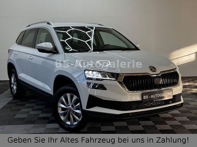 Weiß Gebraucht 2024 Skoda Karoq Ambition SUV | 26.990 € (Superpreis) - Bild 1/4