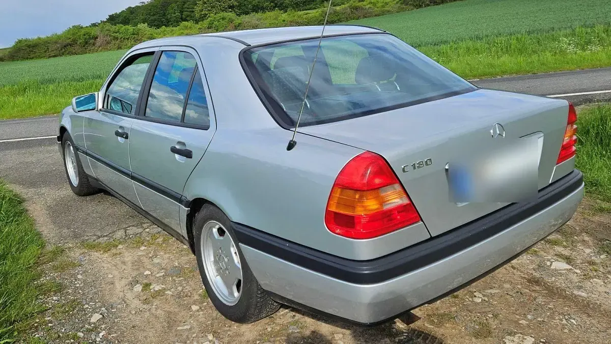 Gebraucht Mercedes C180 AMG 122 PS (89 kW) 1993 Silber Limousine