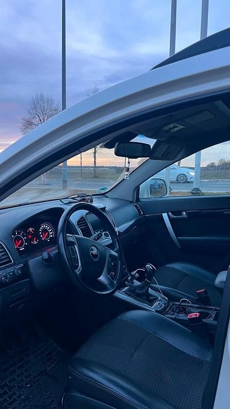 Gebraucht Chevrolet Captiva 163 PS (119 kW) 2012 Weiß SUV