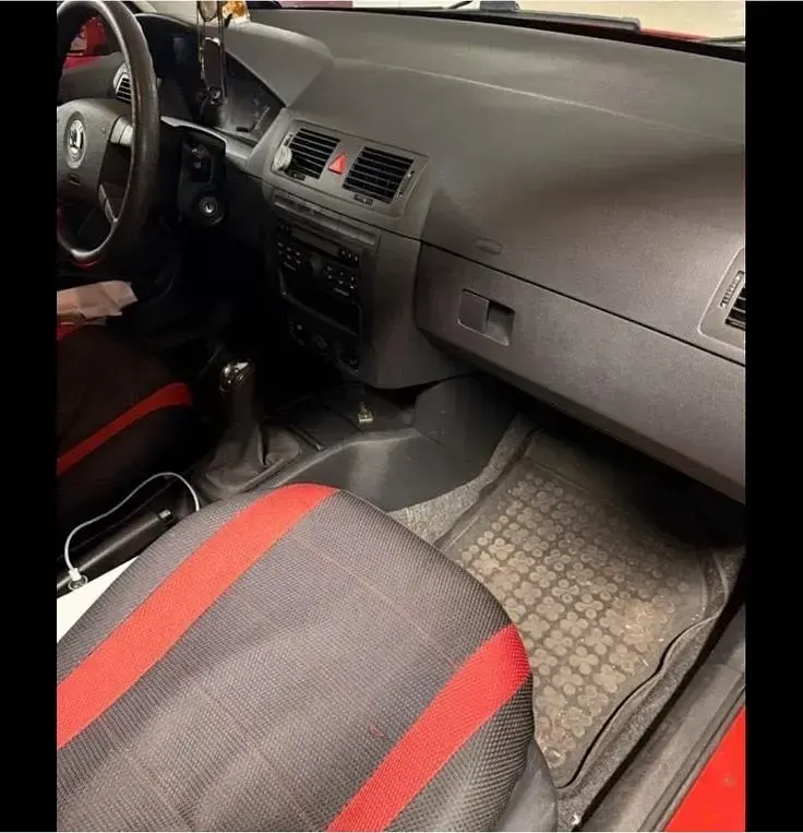 Gebraucht Skoda Fabia 75 PS (55 kW) 2003 Rot Kleinwagen