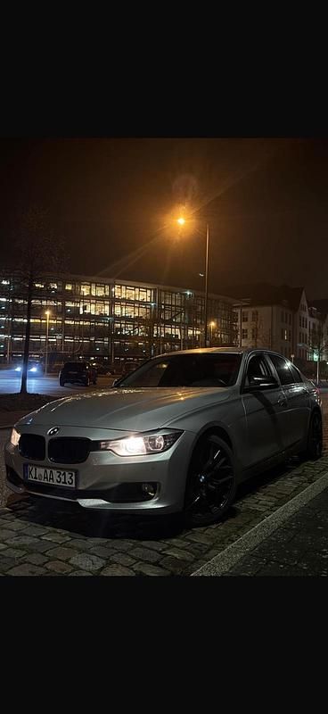 Gebraucht BMW 320 180 PS (132 kW) 2013 Silber Limousine