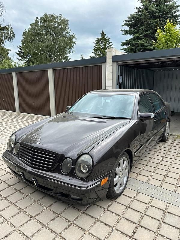 Schwarz Gebraucht 2000 Mercedes E240 Limousine | 2.500 € - Bild 1/4