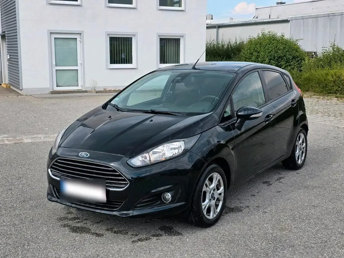 Gebraucht Ford Fiesta 101 PS (74 kW) 2013 Schwarz Limousine