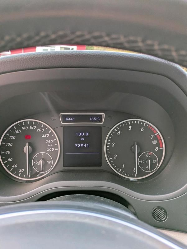 Gebraucht Mercedes B200 156 PS (114 kW) 2012 Silber Van / Kleinbus