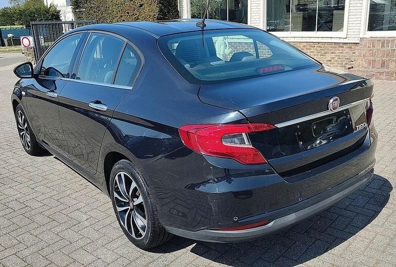Usado Fiat Tipo Lounge 95 CV (69 kW) 2016 Negro Berlina