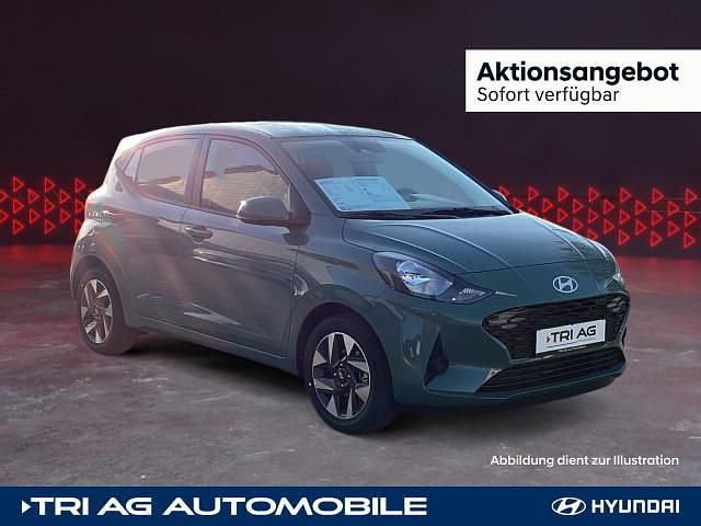 Mangrove green / mic Neu 2025 Hyundai i10 Trend Kleinwagen | 17.340 € (Fairer Preis) - Bild 1/4