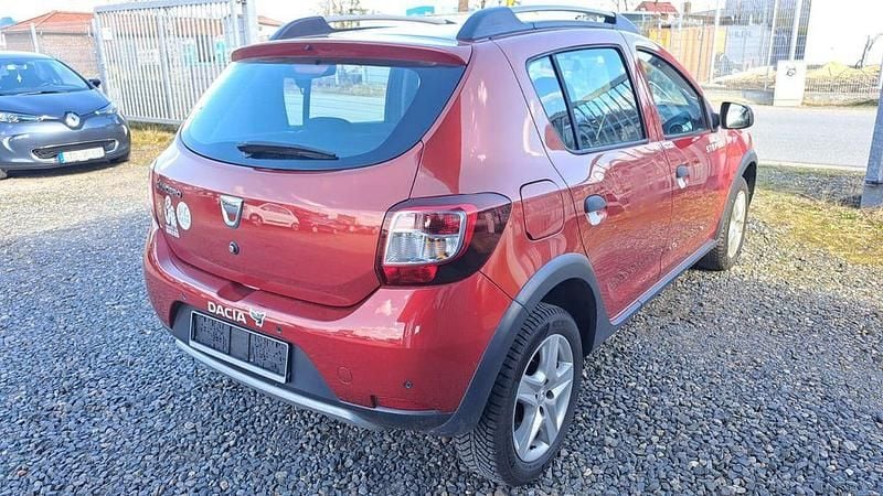 Gebraucht Dacia Sandero Prestige 90 PS (66 kW) 2014 Rot SUV