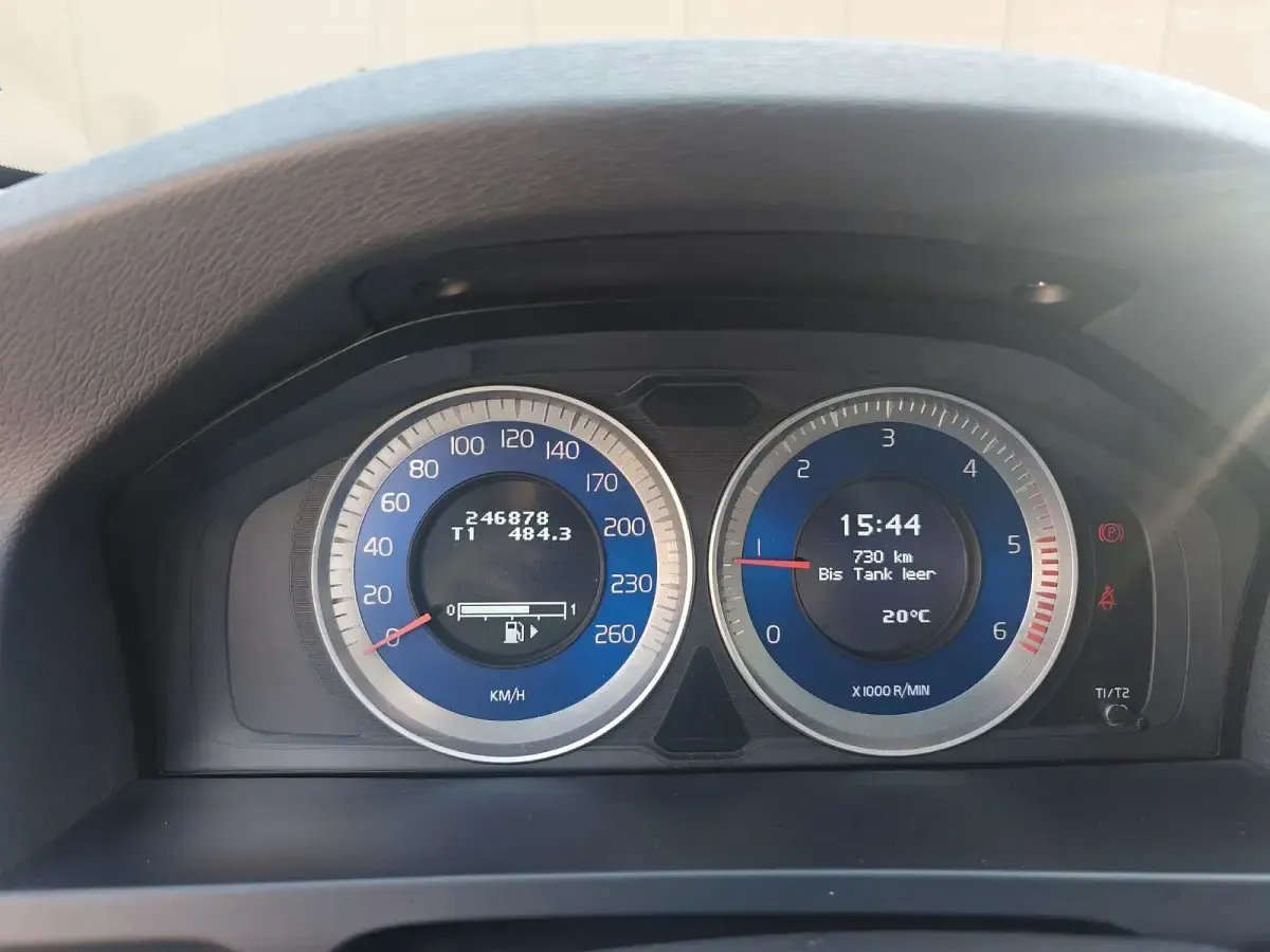 Używany Volvo V60 R-Design 111 KM (81 kW) 2012 Biały Kombi