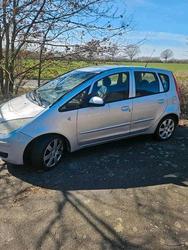 Second-hand Mitsubishi Colt 109 CP (80 kW) 2004 Argintiu Hatchback
