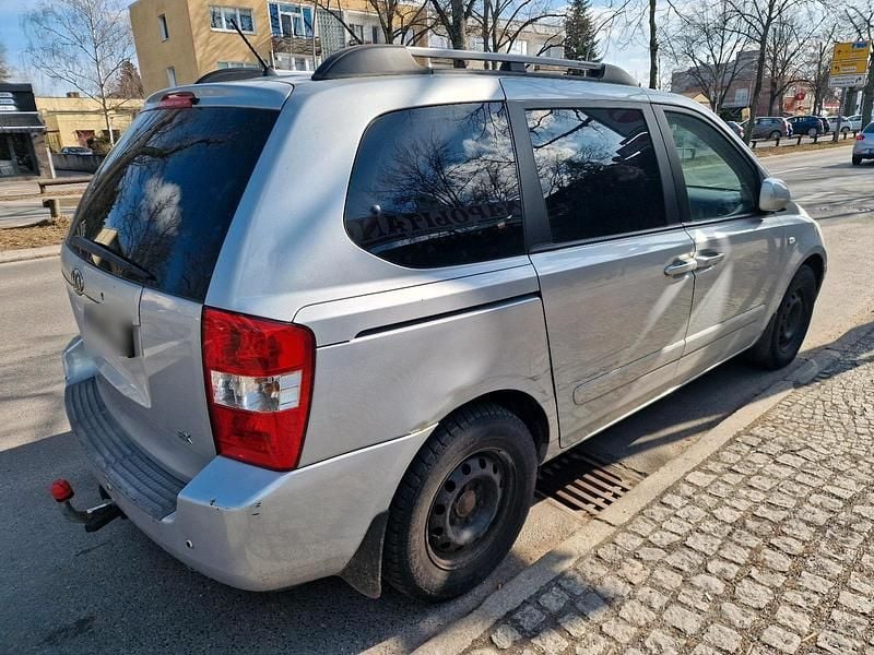 Gebraucht Kia Carnival EX 185 PS (136 kW) 2007 Silber Van / Kleinbus