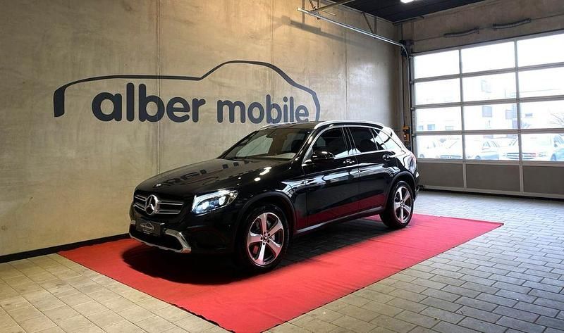 Schwarz Gebraucht 2016 Mercedes GLC220 SUV | 23.490 € (Fairer Preis) - Bild 1/3
