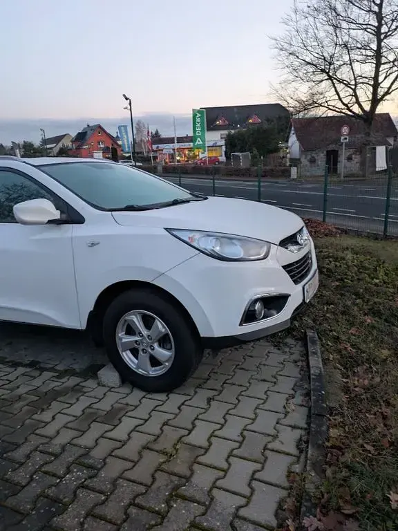 Gebraucht Hyundai ix35 135 PS (99 kW) 2012 Weiß SUV