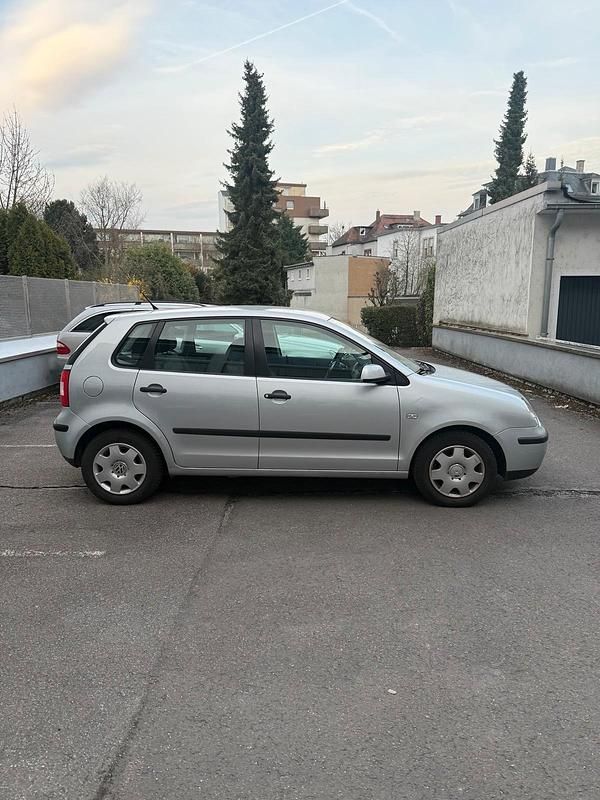 Second-hand VW Polo 64 CP (47 kW) 2003 Argintiu Hatchback