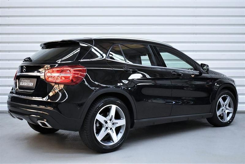 Gebraucht Mercedes GLA220 Urban 170 PS (125 kW) 2015 Schwarz SUV