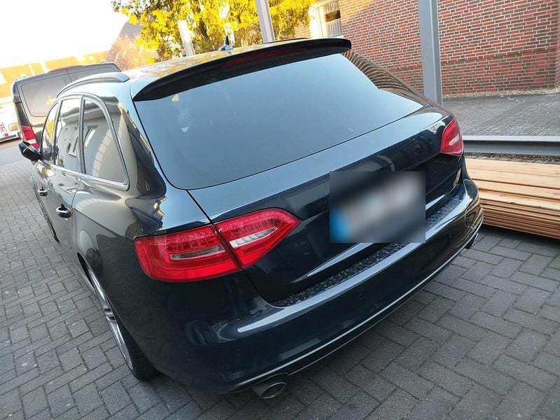 Używany Audi A4 S-Line 250 KM (183 kW) 2014 Niebieski Kombi