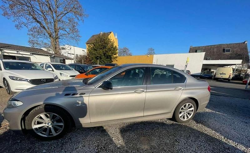 Gebraucht BMW 523 204 PS (150 kW) 2010 Gold Limousine