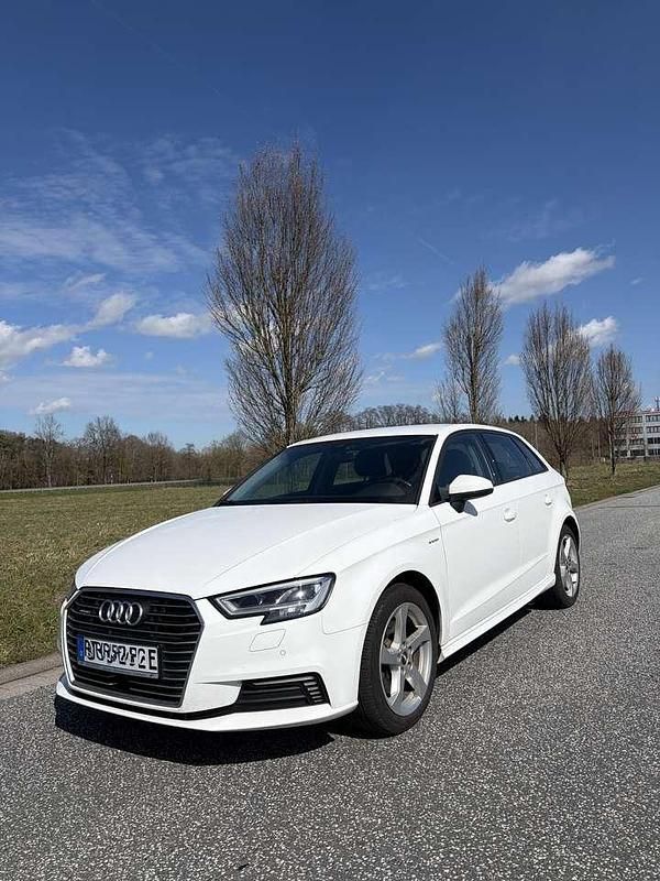 Gebraucht Audi A3 e-tron Sport 150 PS (110 kW) 2017 Weiß Kleinwagen