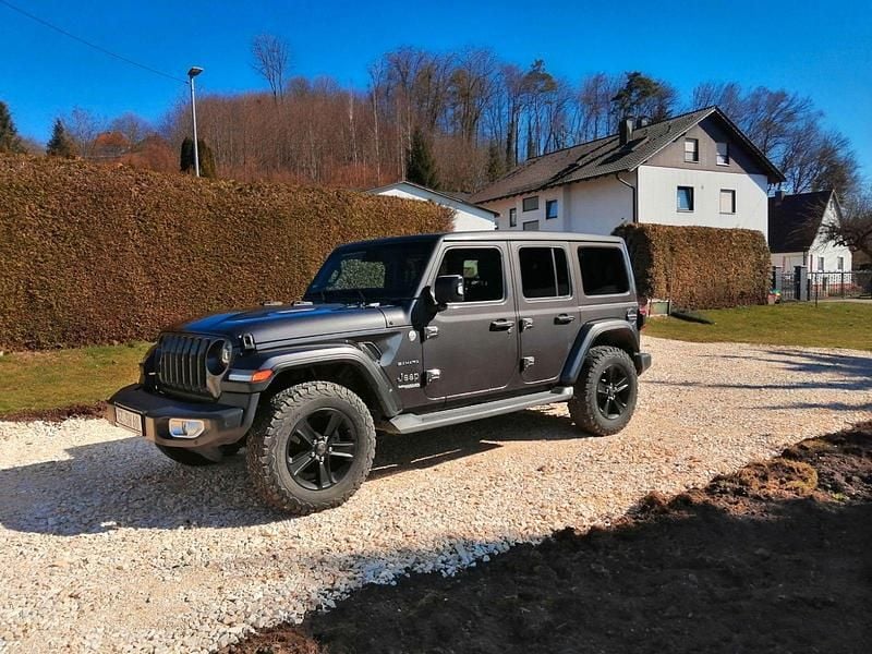 Grau Gebraucht 2020 Jeep Wrangler Sahara SUV | 41.900 € (Superpreis) - Bild 1/4