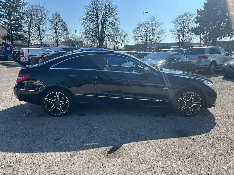 Gebraucht Mercedes E350 AMG 292 PS (214 kW) 2010 Schwarz Coupé