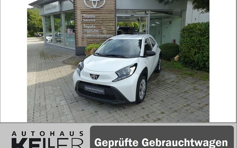 Weiß Gebraucht 2022 Toyota Aygo Kleinwagen | 12.480 € (Superpreis) - Bild 1/4