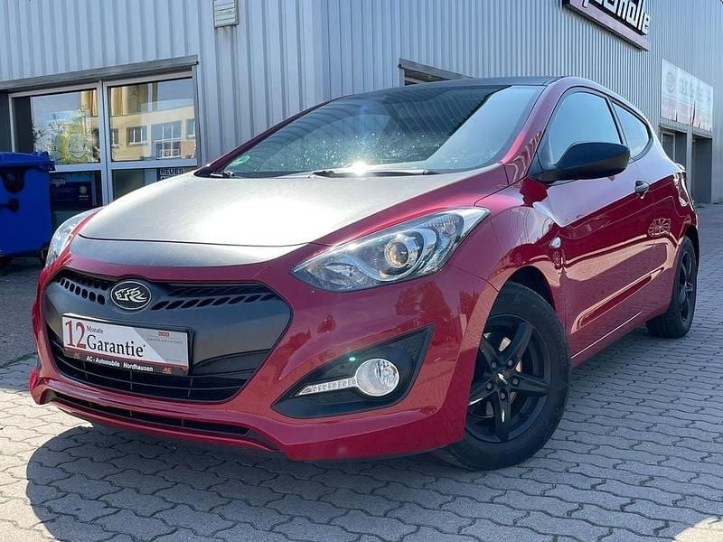 Gebraucht Hyundai i30 Classic 99 PS (72 kW) 2014 Rot Limousine