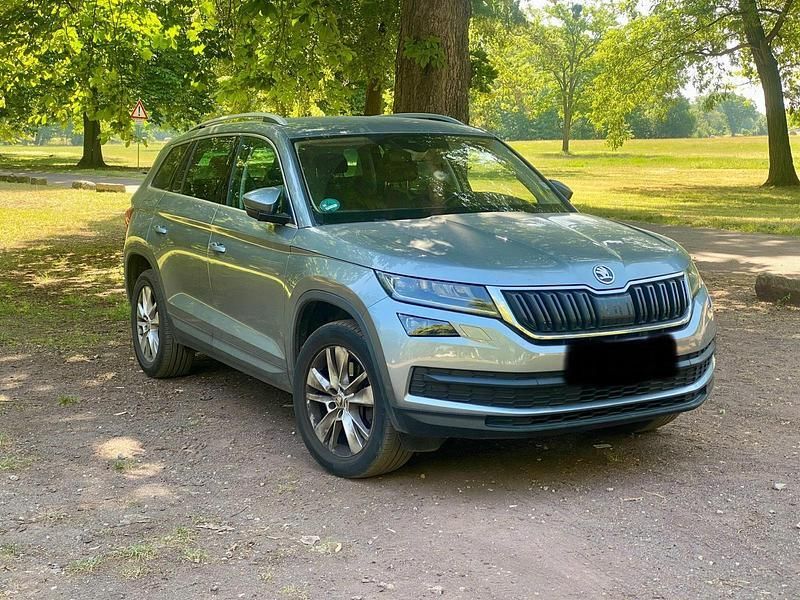 Silber Gebraucht 2017 Skoda Kodiaq Style SUV | 23.500 € (Fairer Preis) - Bild 1/4