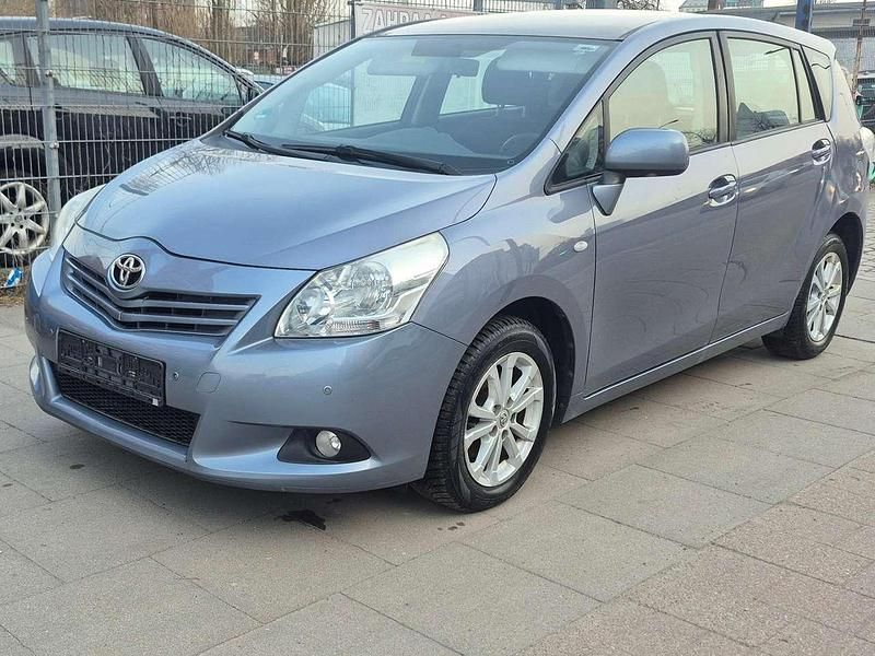 Gebraucht Toyota Verso Edition 132 PS (97 kW) 2011 Blue metallic Van / Kleinbus