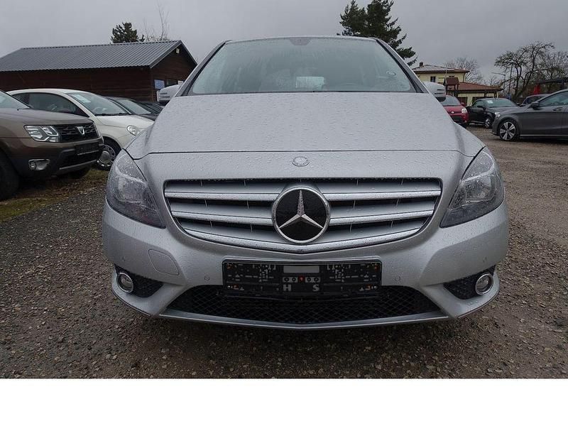 Gebraucht Mercedes B180 109 PS (80 kW) 2014 Silber Van / Kleinbus