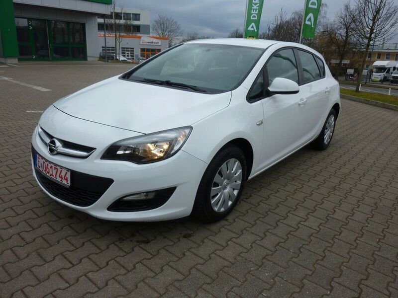 Gebraucht Opel Astra Selection 116 PS (85 kW) 2015 Weiß Limousine