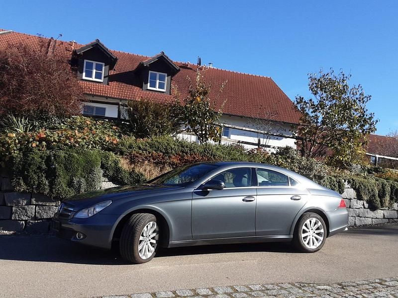 Grau Gebraucht 2008 Mercedes CLS320 Coupé | 11.500 € (Teuer) - Bild 1/4