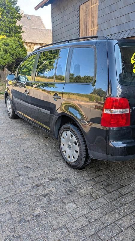 Schwarz Gebraucht 2005 VW Touran Van / Kleinbus | 800 € (Superpreis) - Bild 1/4