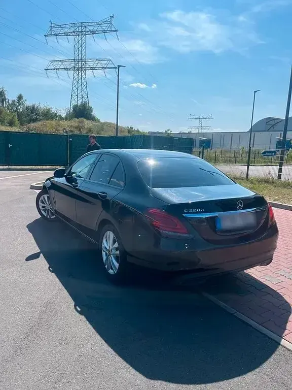 Gebraucht Mercedes C220 194 PS (142 kW) 2019 Schwarz Limousine