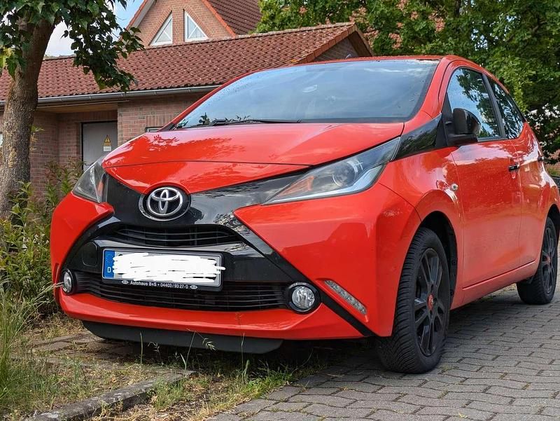 Orange Gebraucht 2014 Toyota Aygo X-cite Kleinwagen | 7.800 € (Etwas zu teuer) - Bild 1/4
