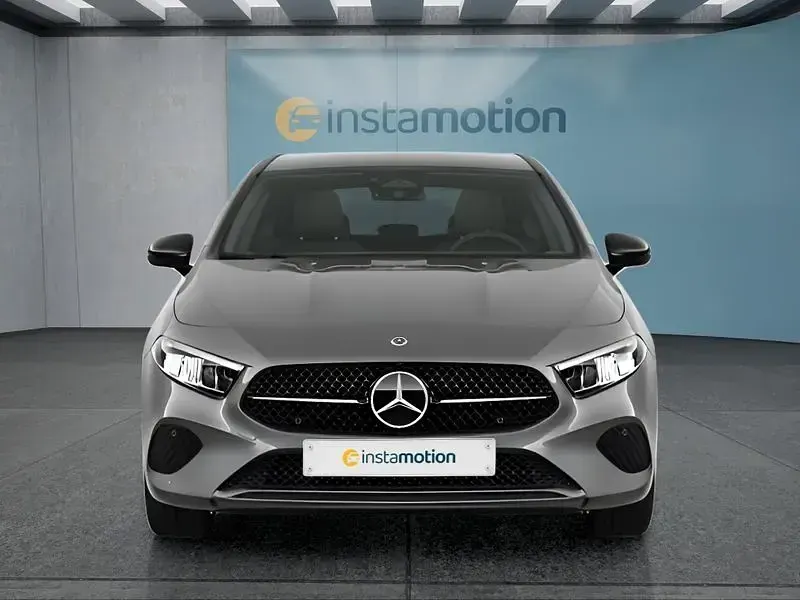 Gebraucht Mercedes A180 136 PS (100 kW) 2024 Grau Limousine