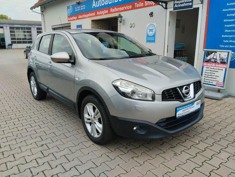 Silber Gebraucht 2010 Nissan Qashqai SUV | 6.999 € (Etwas zu teuer) - Bild 1/4