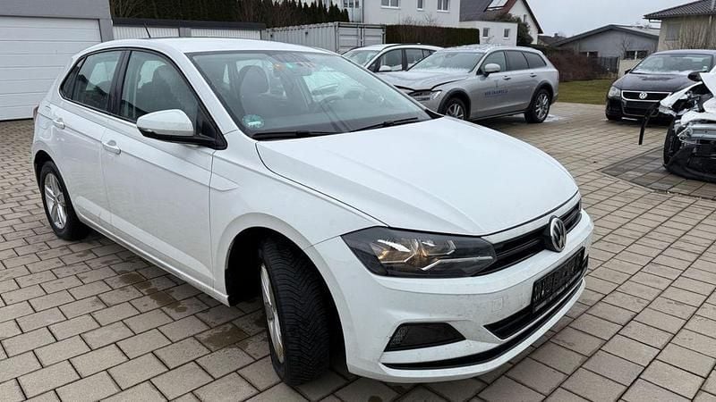 Gebraucht VW Polo Trendline 75 PS (55 kW) 2018 Weiß Kleinwagen