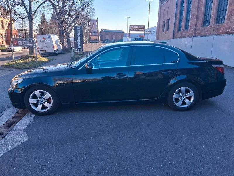 Gebraucht BMW 523 190 PS (139 kW) 2007 Schwarz Limousine