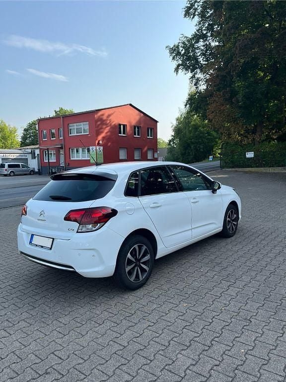 Gebraucht Citroën C4 120 PS (88 kW) 2018 Weiß Limousine