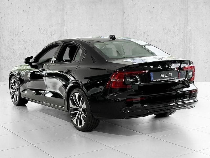 Gebraucht Volvo S60 Plus 455 PS (334 kW) 2024 Onyx black / metallic Limousine