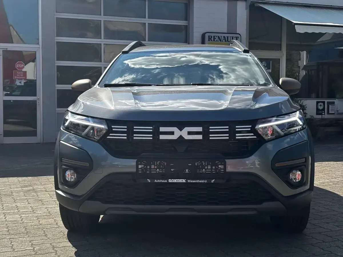 Gebraucht Dacia Jogger Extreme 141 PS (103 kW) 2024 Grau Van / Kleinbus