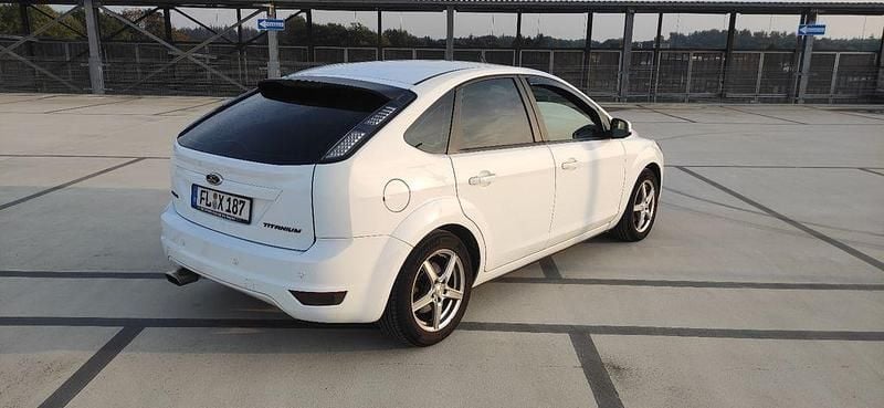 Gebraucht Ford Focus Style 145 PS (106 kW) 2009 Weiß Limousine