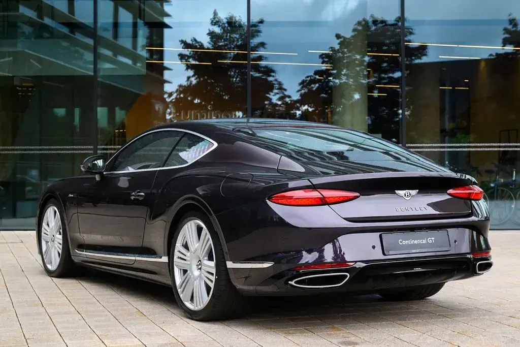 Neu Bentley Continental 680 PS (500 kW) 2026 Violett