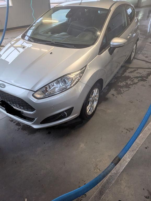 Silber Gebraucht 2016 Ford Fiesta SYNC Edition Kleinwagen | 4.750 € (Fairer Preis) - Bild 1/4