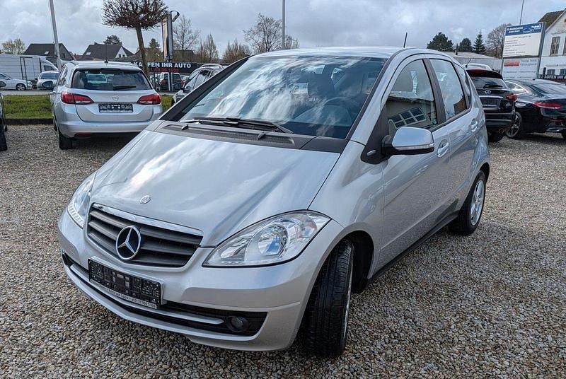 Gebraucht Mercedes A180 116 PS (85 kW) 2011 Silber Kleinwagen