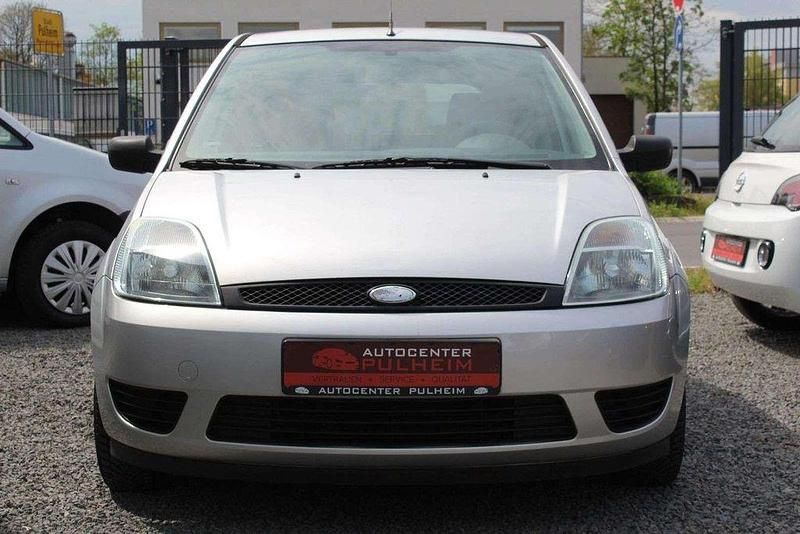 Gebraucht Ford Fiesta 60 PS (44 kW) 2005 Polarsilber metallic Kleinwagen