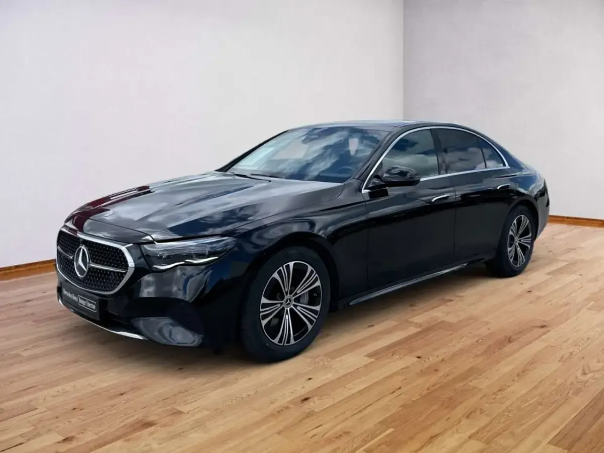 Gebraucht Mercedes E450 Avantgarde 367 PS (269 kW) 2024 Obsidianschwarz Limousine