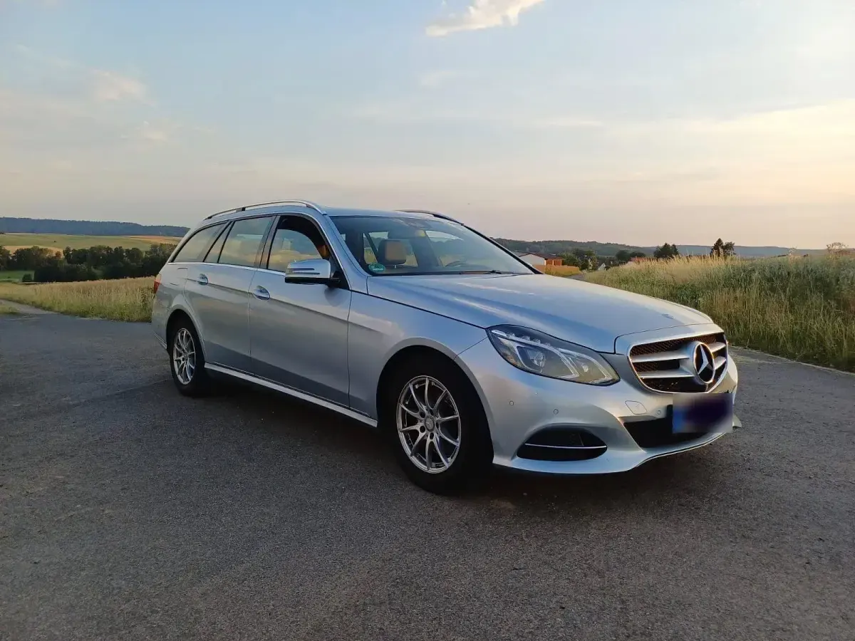 Gebraucht Mercedes E220 Edition 170 PS (125 kW) 2016 Blau Kombi
