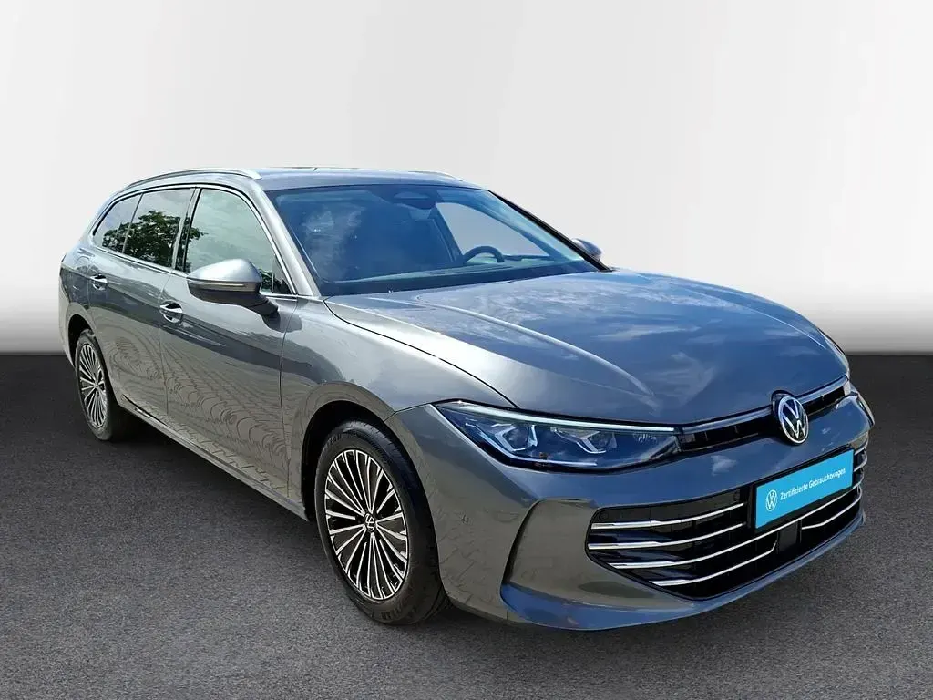 Gebraucht VW Passat Elegance 150 PS (110 kW) 2025 Grau Kombi